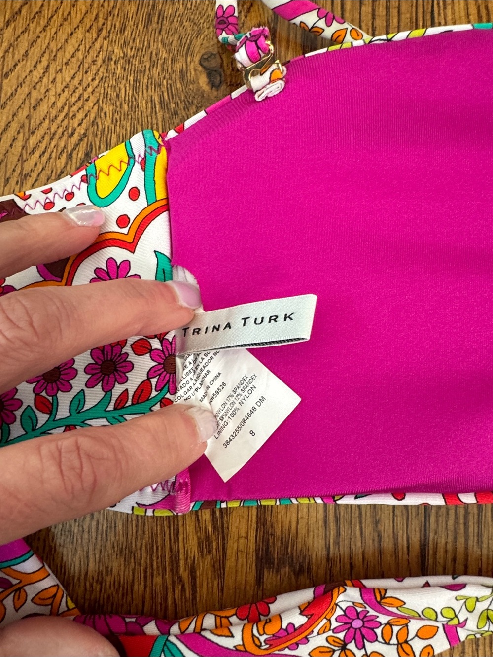 Trina Turk
Hawaiian Garden Bandeau Bikini Top Sz 8 in great shape. Top only - Picture 6 of 7